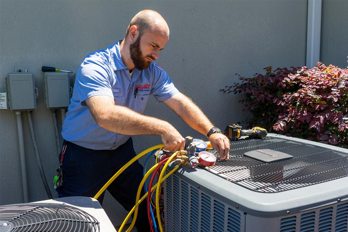 hvac technician maintenance on ac