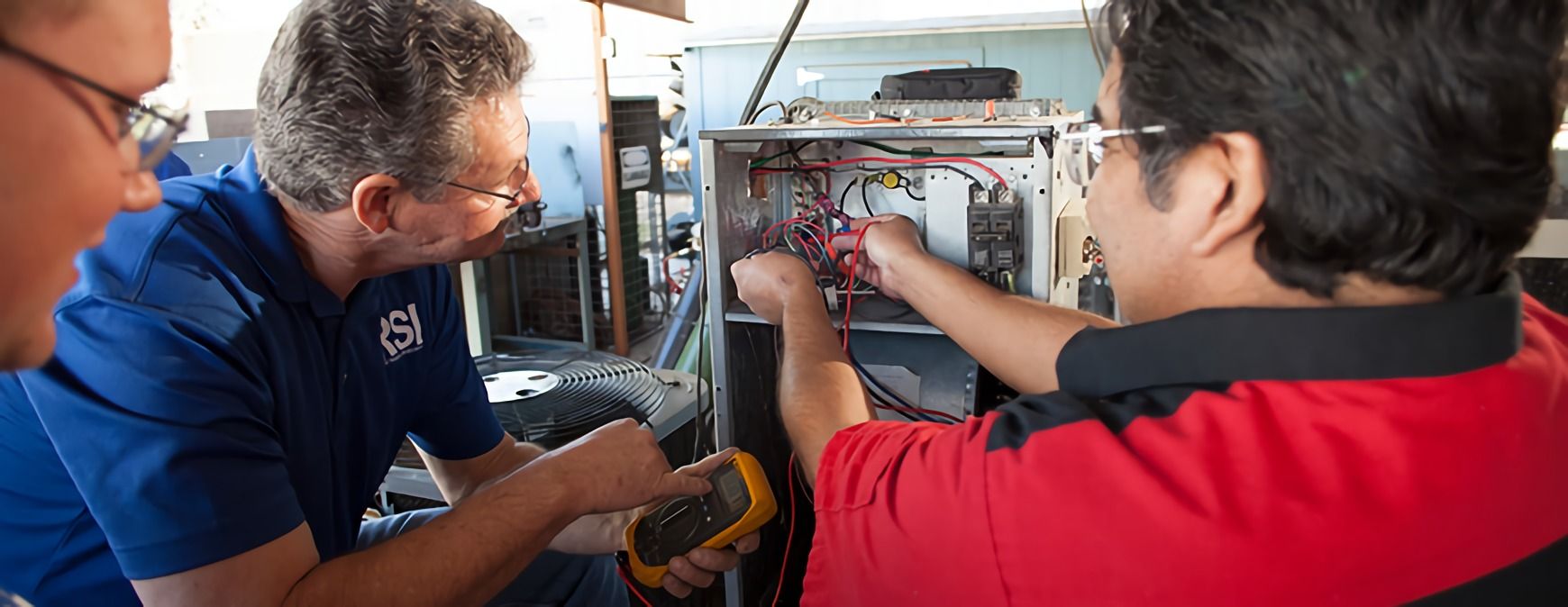 students learning HVAC