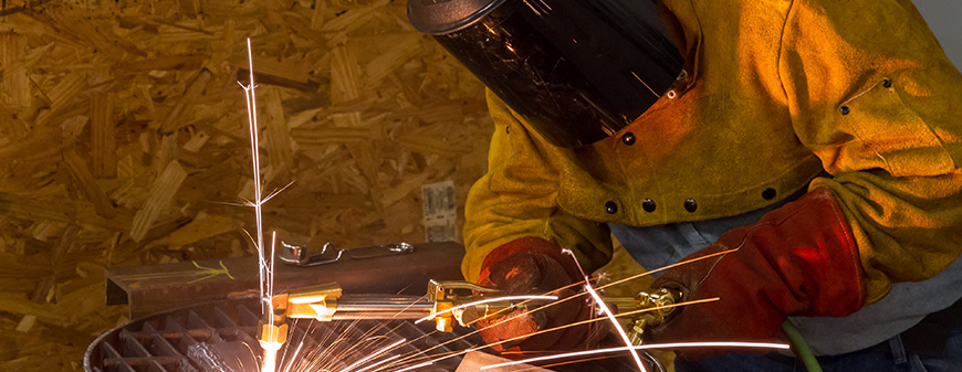 welding a drainage pipe cover