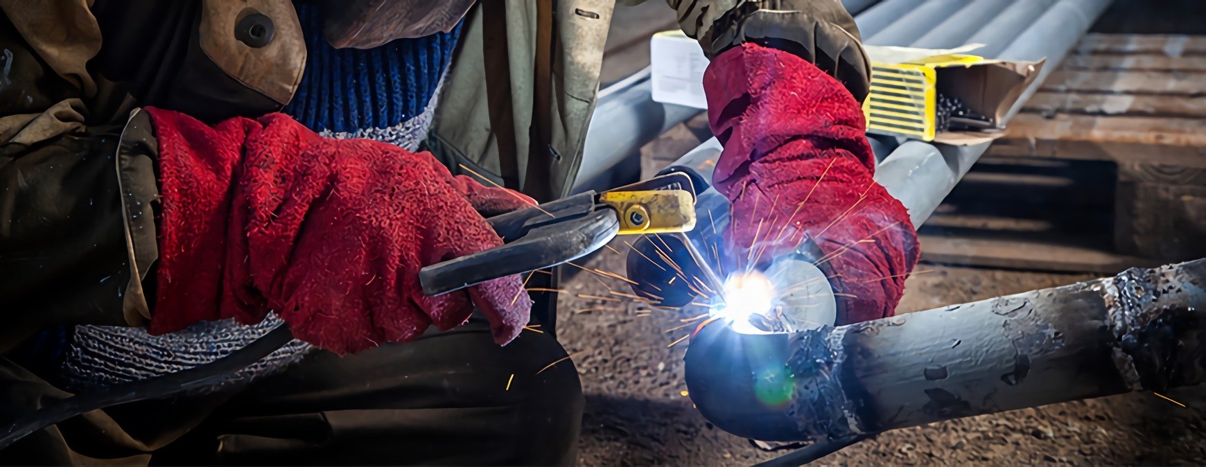 welding a pipe